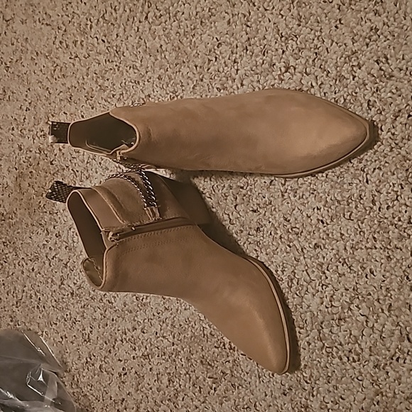 Boots - Picture 3 of 3